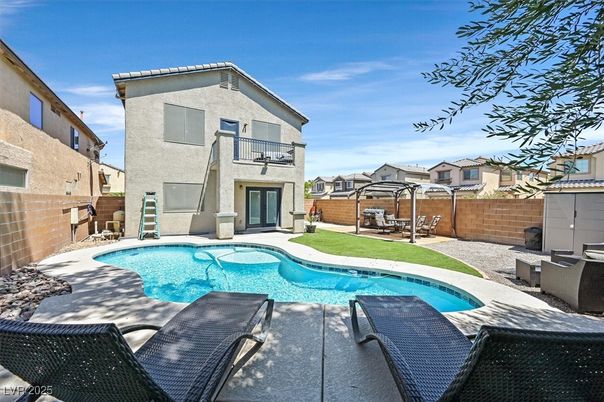Exterior, Pool