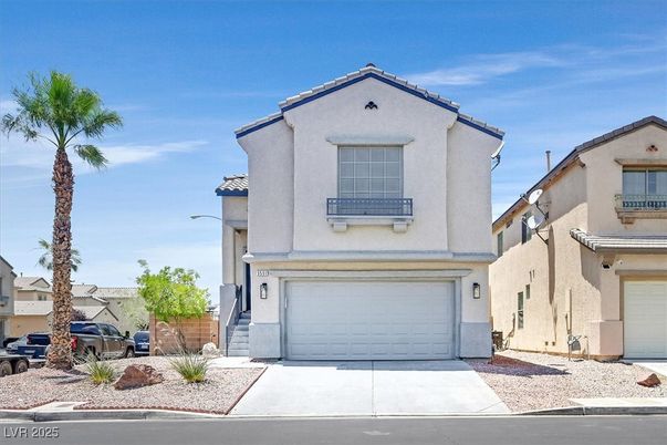 Attached, Exterior, Facade, Mediterranean