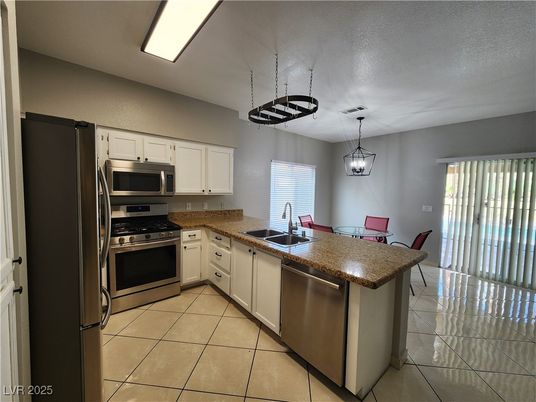 Dining room, Interior, Kitchen, Pendant Lights, Stainless Steel Appliances