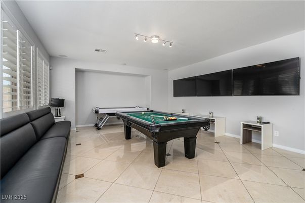 Billiard Table, Game Room, Interior