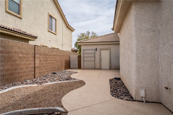 Detached Garage, Exterior