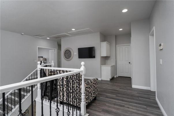 Interior, Recessed Lighting, Wood Texture Flooring