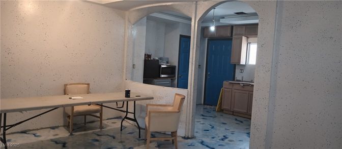 Home Office, Interior