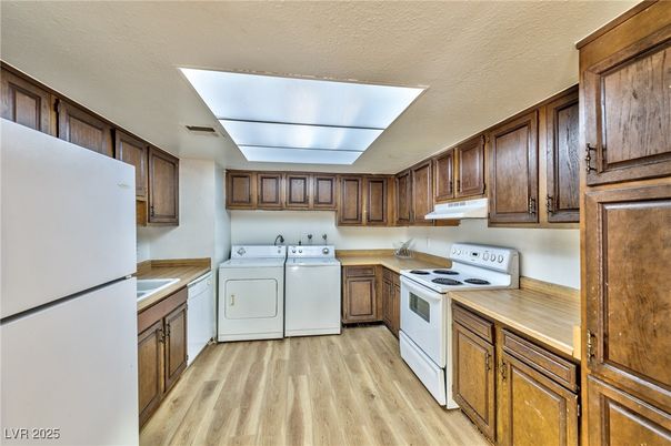 Interior, Kitchen, Washer, Wood Texture Flooring