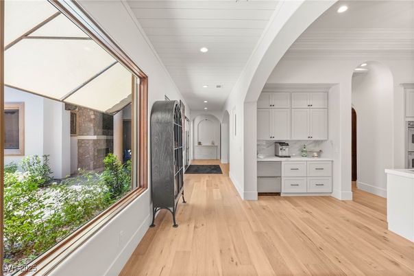 Interior, Recessed Lighting, Wood Texture Flooring
