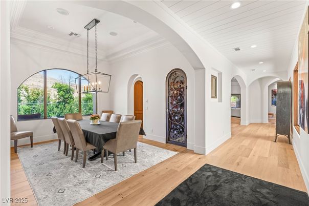 Chandelier, Dining room, Interior, Pendant Lights, Recessed Lighting, Wood Texture Flooring