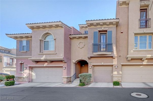 Attached, Exterior, Facade, Mediterranean