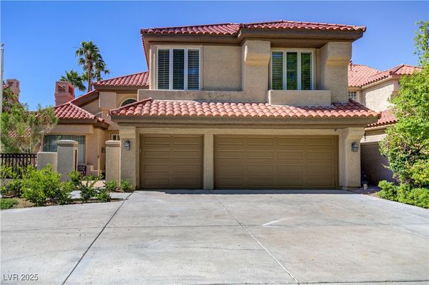 Attached, Exterior, Facade, Mediterranean