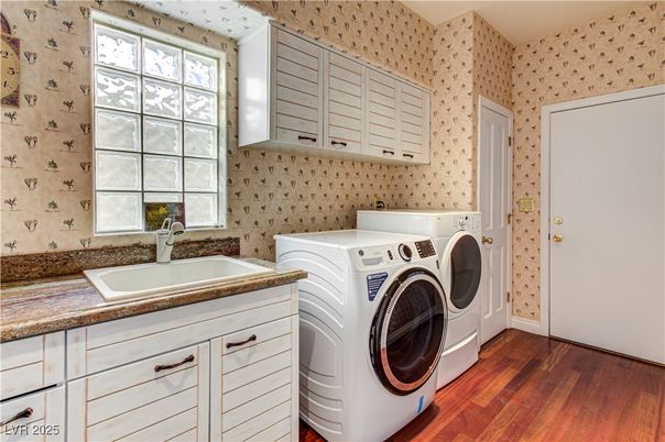 Interior, Washer, Wood Texture Flooring