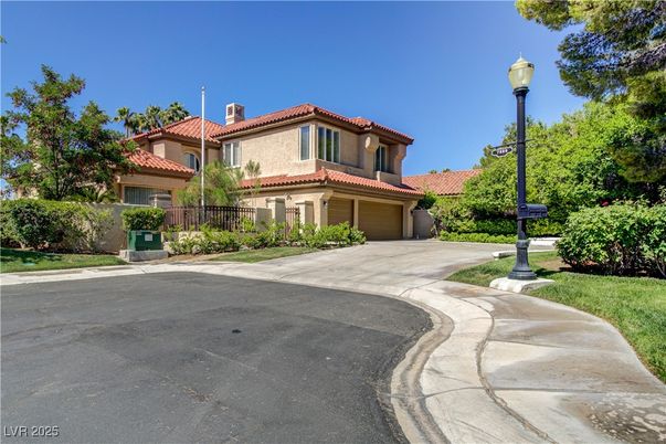 Attached, Exterior, Facade, Mediterranean