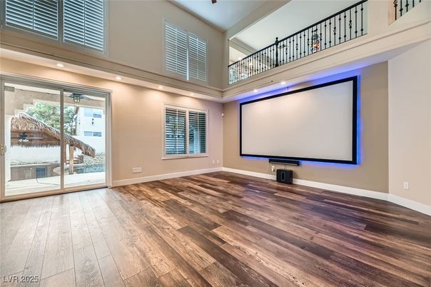 Empty room, Interior, Projection Screen, Wood Texture Flooring