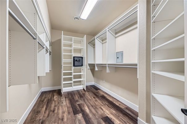 Interior, Walk-in Closets, Wood Texture Flooring