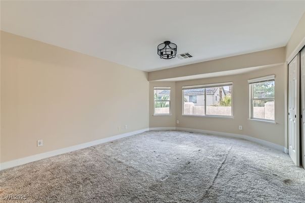 Empty room, Interior
