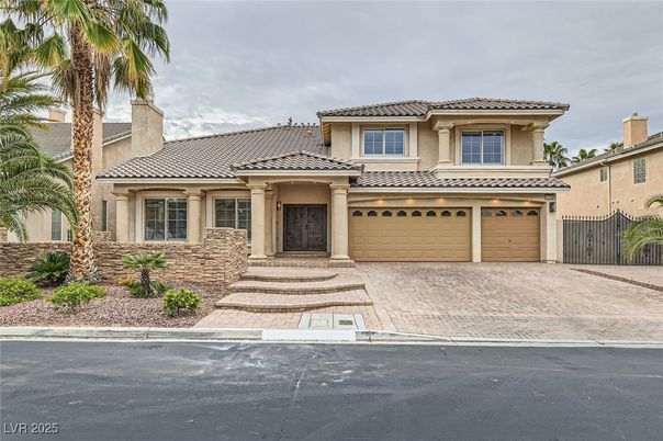 Attached, Exterior, Facade, Mediterranean