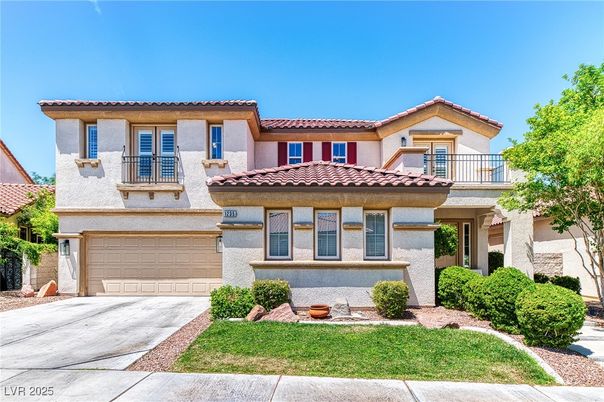 Attached, Exterior, Facade, Mediterranean