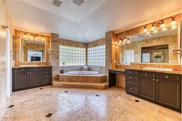 Bathroom, Dual Sink Vanities, Interior, Recessed Lighting
