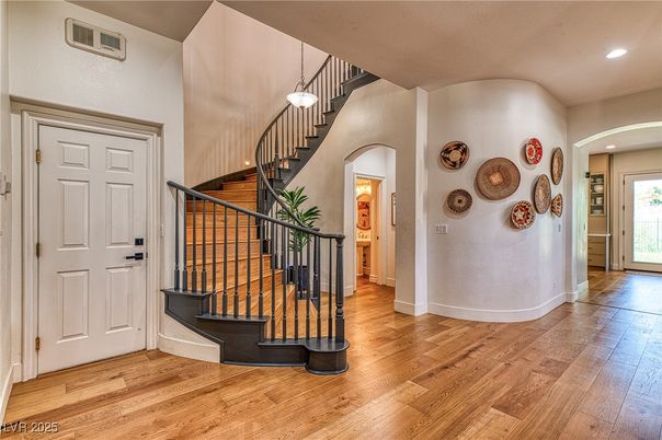Interior, Pendant Lights, Recessed Lighting, Wood Texture Flooring