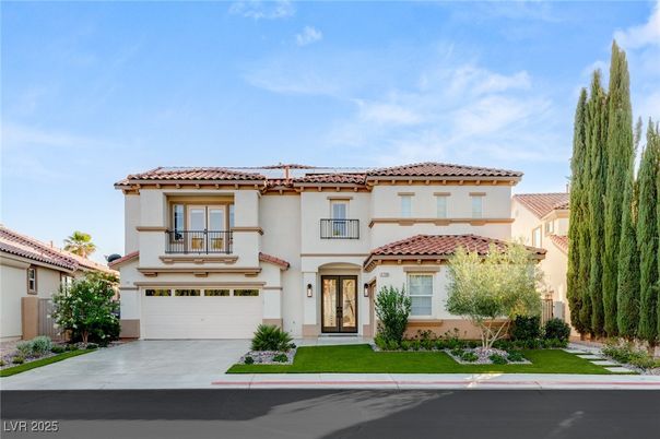 Attached, Exterior, Facade, Mediterranean