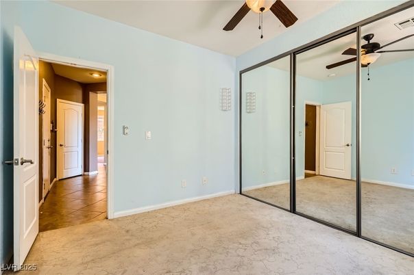 Empty room, Interior