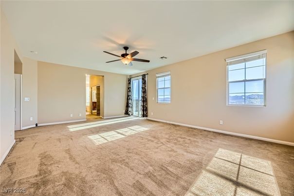 Empty room, Interior