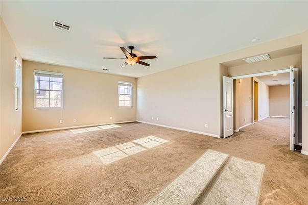 Empty room, Interior