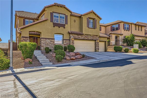 Attached, Exterior, Facade, Mediterranean