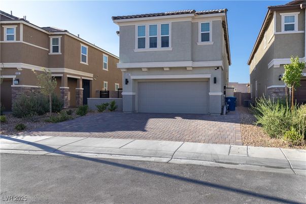 Attached, Exterior, Facade, Mediterranean