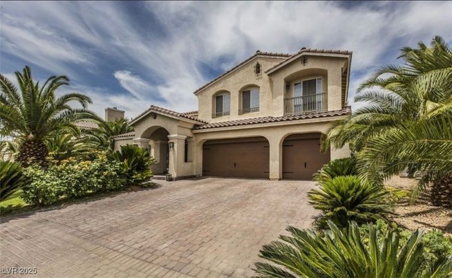 Attached, Exterior, Facade, Mediterranean
