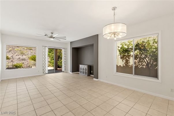 Empty room, Interior, Pendant Lights