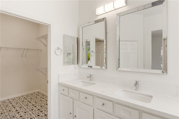 Bathroom, Dual Sink Vanities, Interior