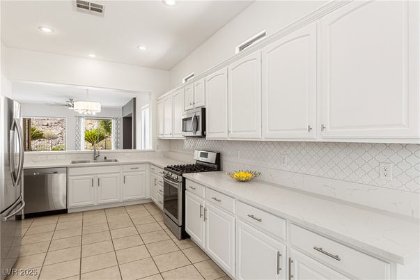 Chandelier, Interior, Kitchen, Recessed Lighting, Stainless Steel Appliances