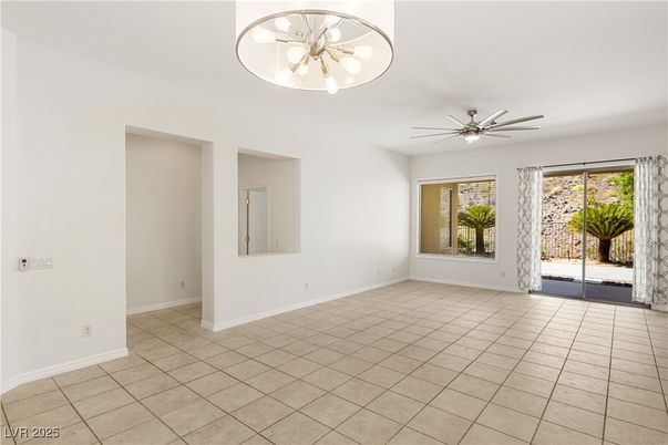 Empty room, Interior