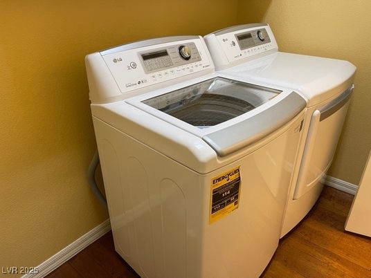 Interior, Washer, Wood Texture Flooring