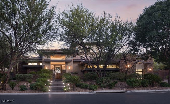 Exterior, Facade, Modern