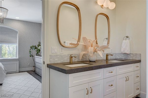 Bathroom, Dual Sink Vanities, Interior, Recessed Lighting