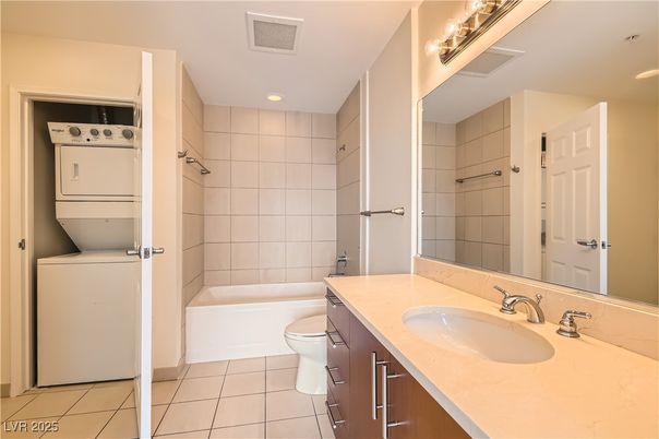 Bathroom, Interior, Recessed Lighting, Washer
