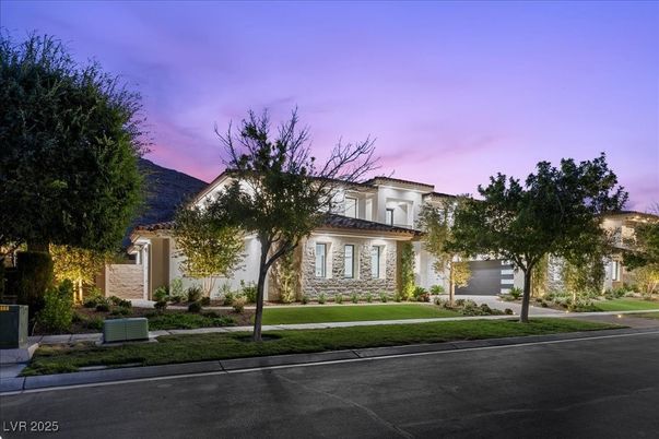 Attached, Exterior, Facade, Mediterranean