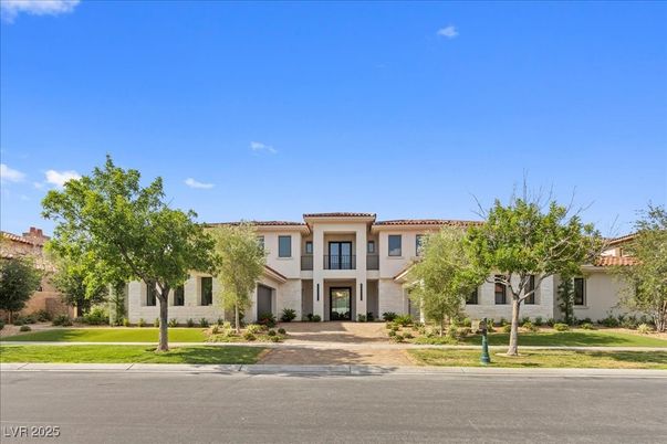 Exterior, Facade, Mediterranean