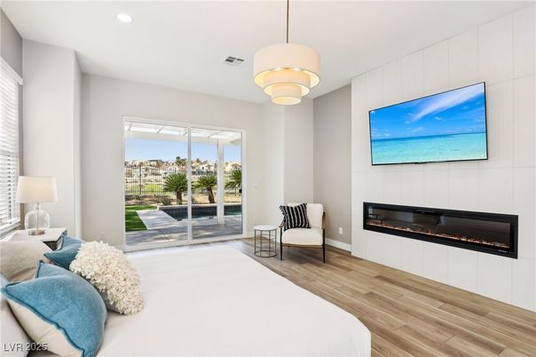 Bedroom, Fireplace, Interior, Pendant Lights, Recessed Lighting, Wood Texture Flooring