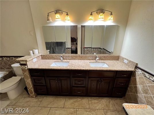 Bathroom, Dual Sink Vanities, Interior