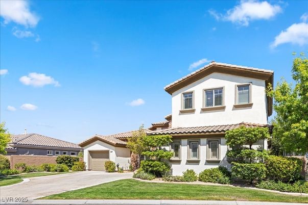 Attached, Exterior, Facade, Mediterranean