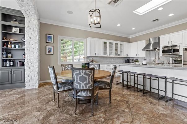 Dining room, Interior, Kitchen, Pendant Lights, Recessed Lighting, Stainless Steel Appliances