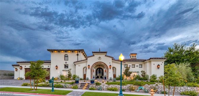 Exterior, Facade, Mediterranean