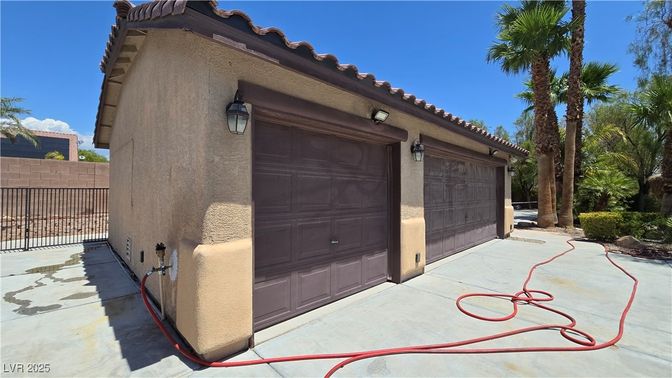Detached Garage, Exterior