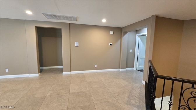 Empty room, Interior, Recessed Lighting