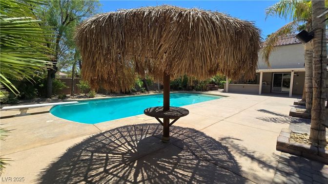 Exterior, Pool