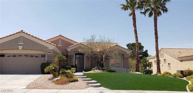 Attached, Exterior, Facade, Mediterranean