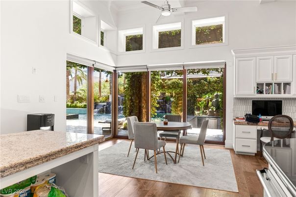 Dining room, Interior, Sun Room, Water, Wood Texture Flooring