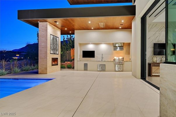 Exterior, Fireplace, Pool, Recessed Lighting