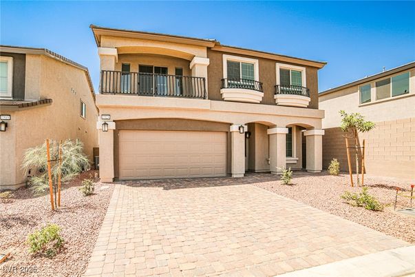 Attached, Exterior, Facade, Mediterranean